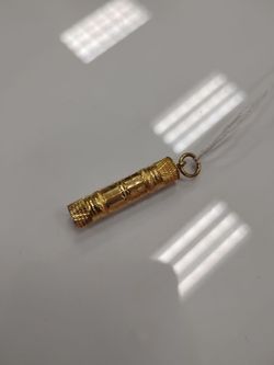 18k Gold Pendant 2.7g