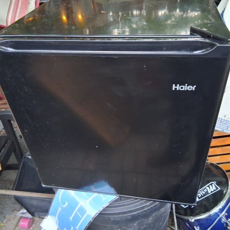 Counter Top Small Fridge/freezer