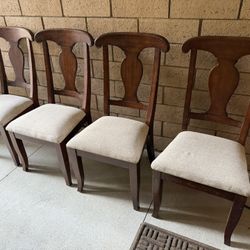 4 Dining Table Chairs 