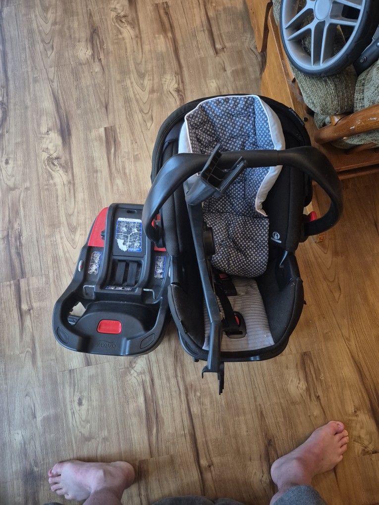 Car Seat With 2 Bases