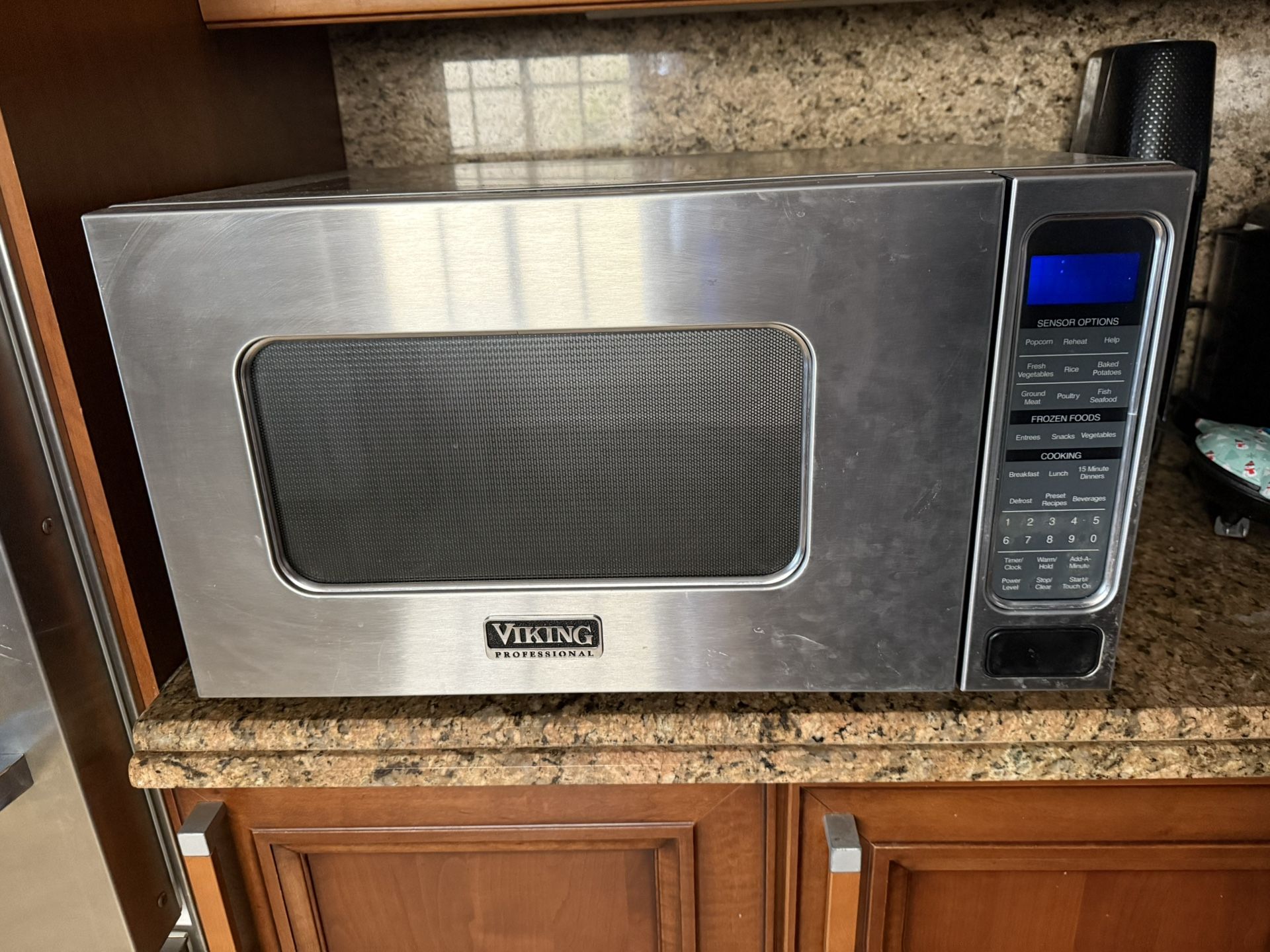 Viking VMOS501SS 5 Series 2 Cu. Ft. Conventional Microwave Oven in Stainless Steel