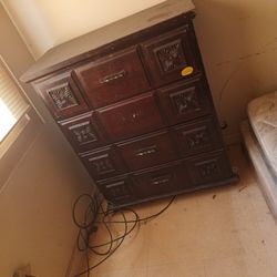 Dresser