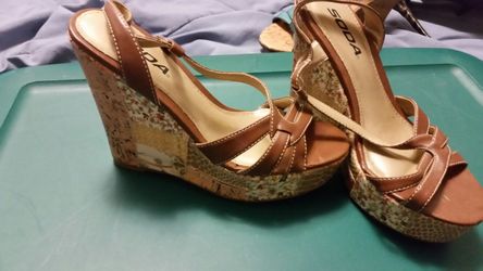 Brown/cream colored sandals