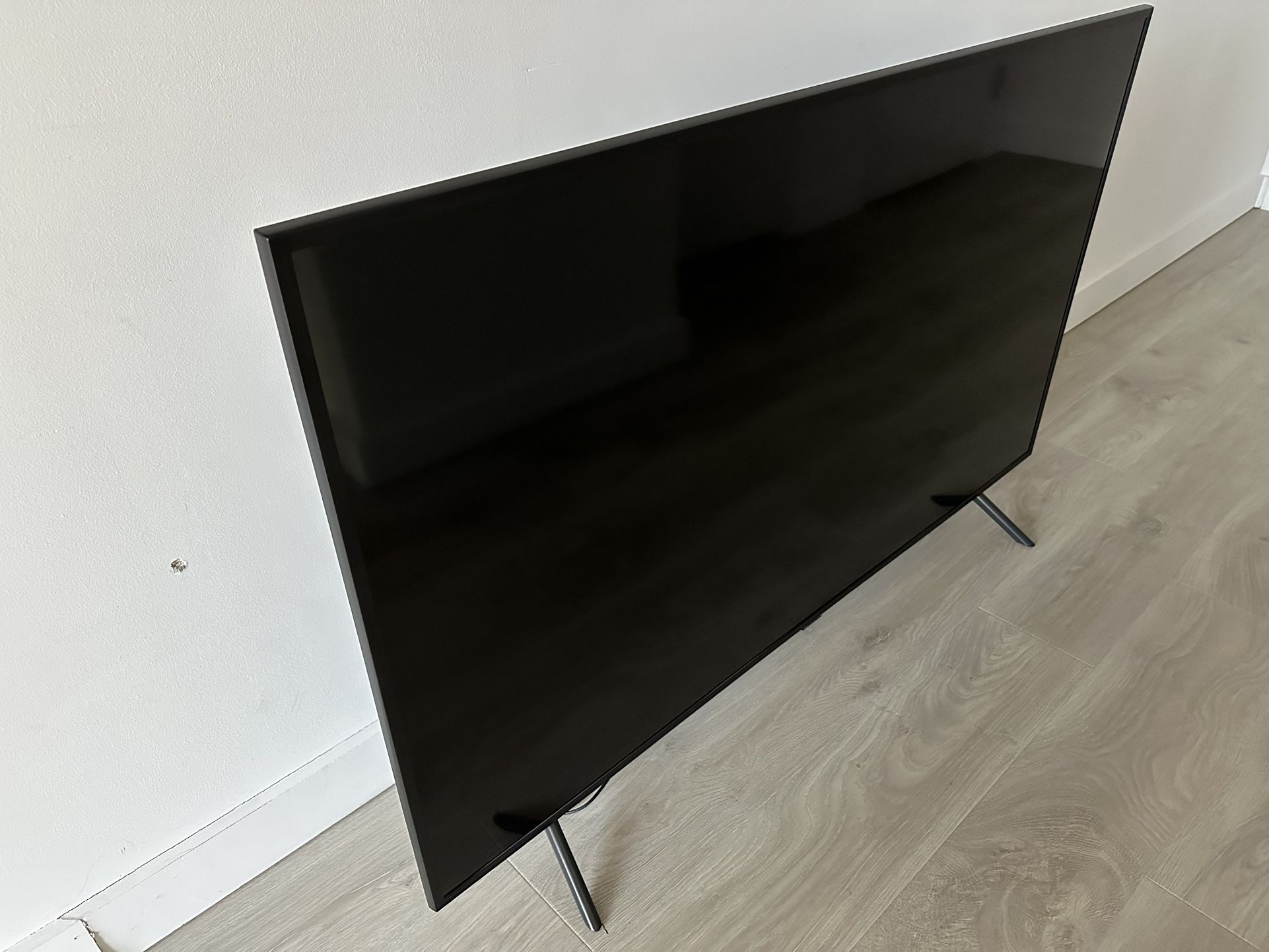 SAMSUNG TV 60” Inches