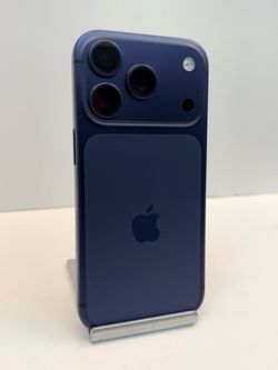 Apple iPhone 17 PRO 256gb. ( Unlocked Phone)
