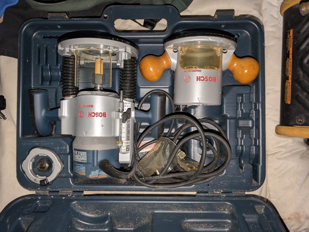 BOSCH PLUNGE & FIXED BASE ROUTER KIT FOR SALE!!!! SOLD IN CASE!!!