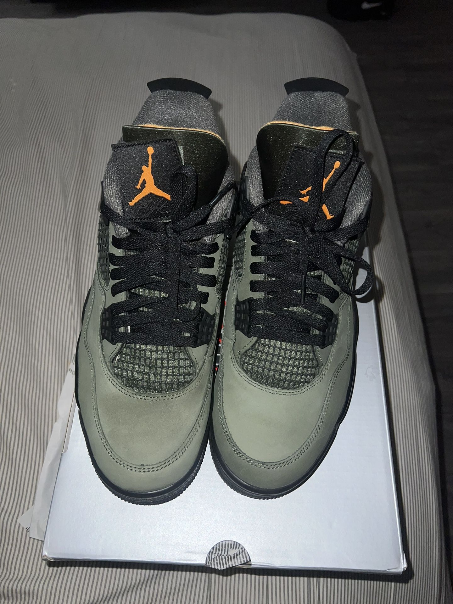 Used Once. Undefeated Jordan 4’s Size 10. I Spilled Some Juice On The Right Shoe As You Can See On The Pic & I Don’t Want Them Anymore. 💯 Authentic