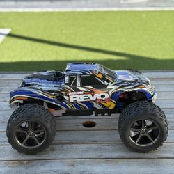 RC TRAXXAS REVO MONSTER TRUCK 