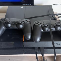PlayStation 4 Bundle – 2 Controllers + Games