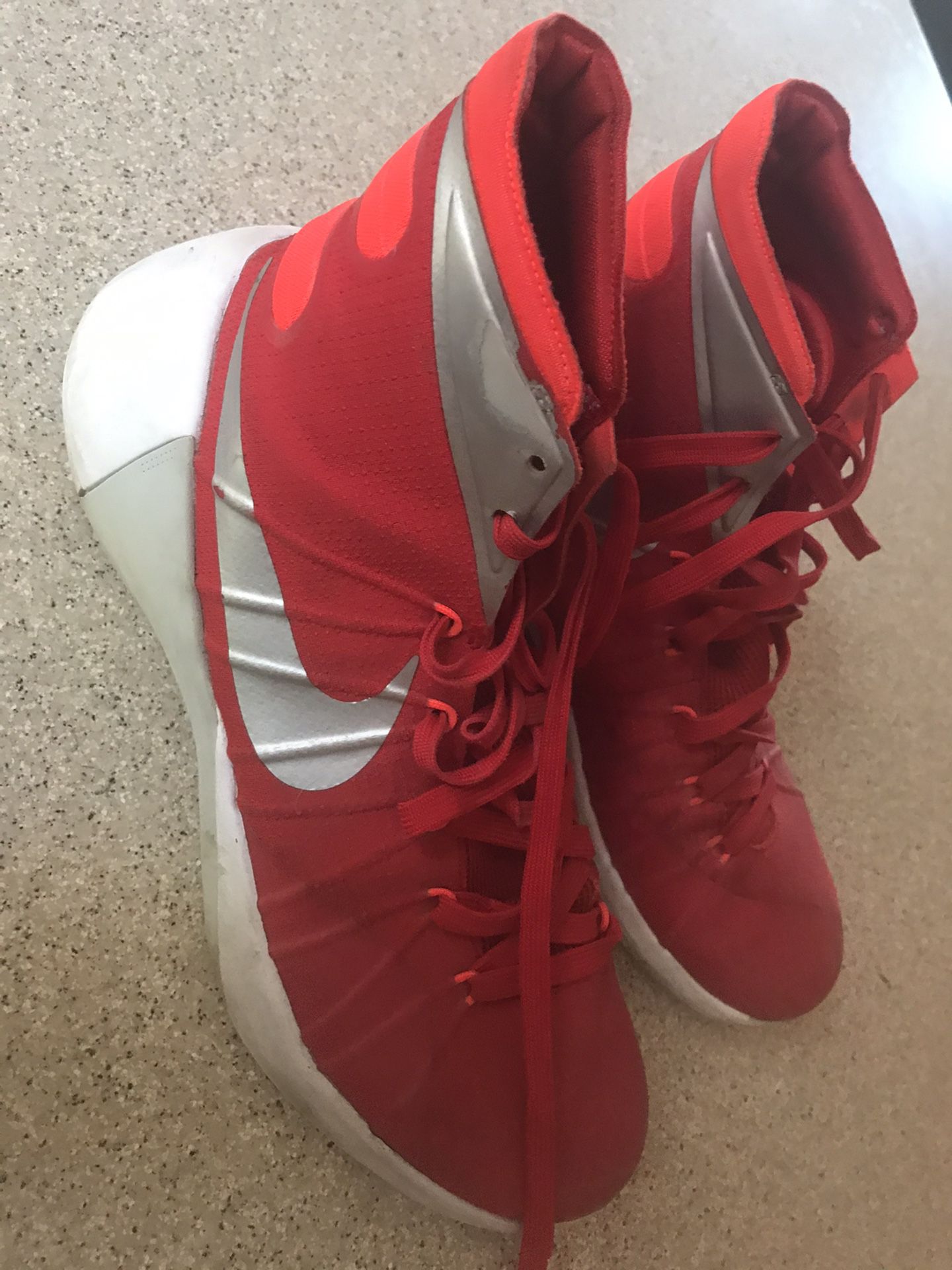 Nike basketball men’s shoes size 9.5