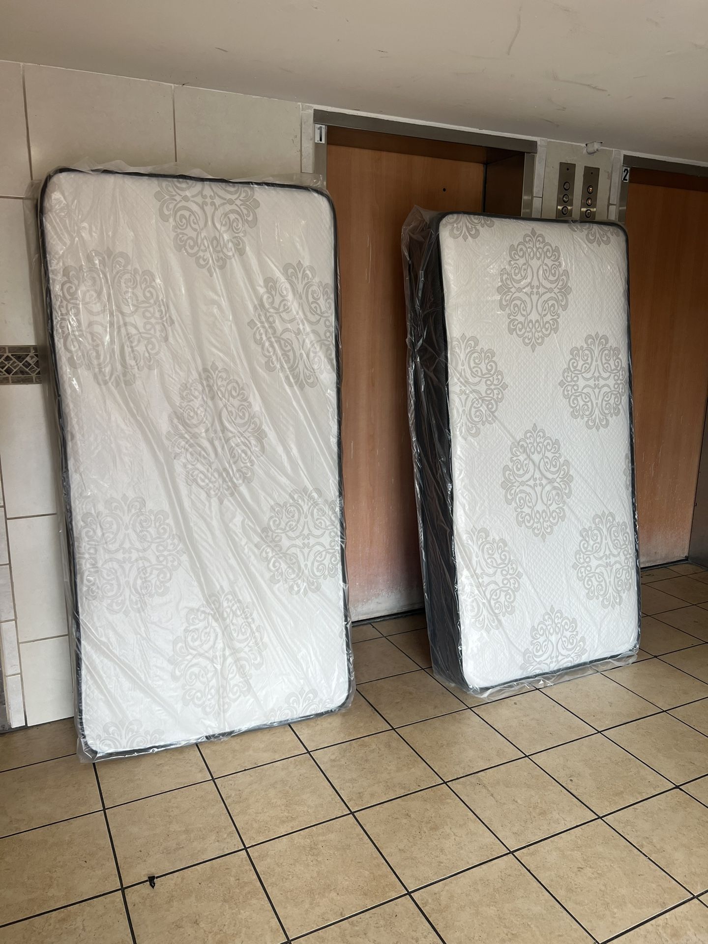 Mattresses: twin full  queen regular  Colchon Nuevo Colchones plush or pillow top available cama bed mattress