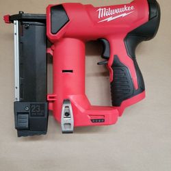 Milwaukee M12 23 Gauge Pin Nailer 