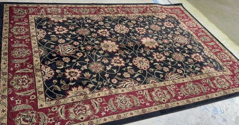 Elegant Traditional Floral Area Rug – Black & Burgundy (Excellent Condition) Beautiful traditional-style area rug with a rich black background and bur