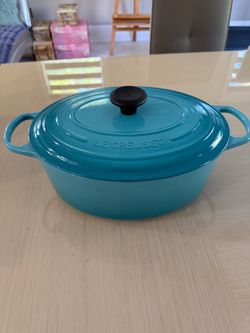 Cast iron pot