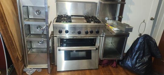 Thermador 30", shelves, and three bin sink!