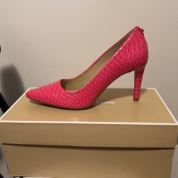 Michael Kors Dorothy Heel Size 6