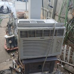 Haier Window Air Conditioner BTU 2'500 