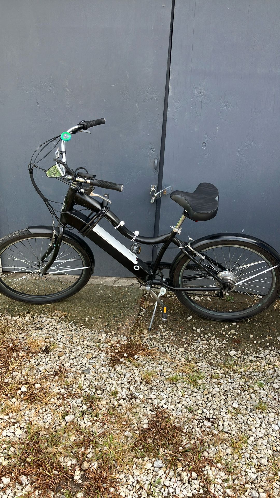 Hyper 7-speed Pedal assist e-bike