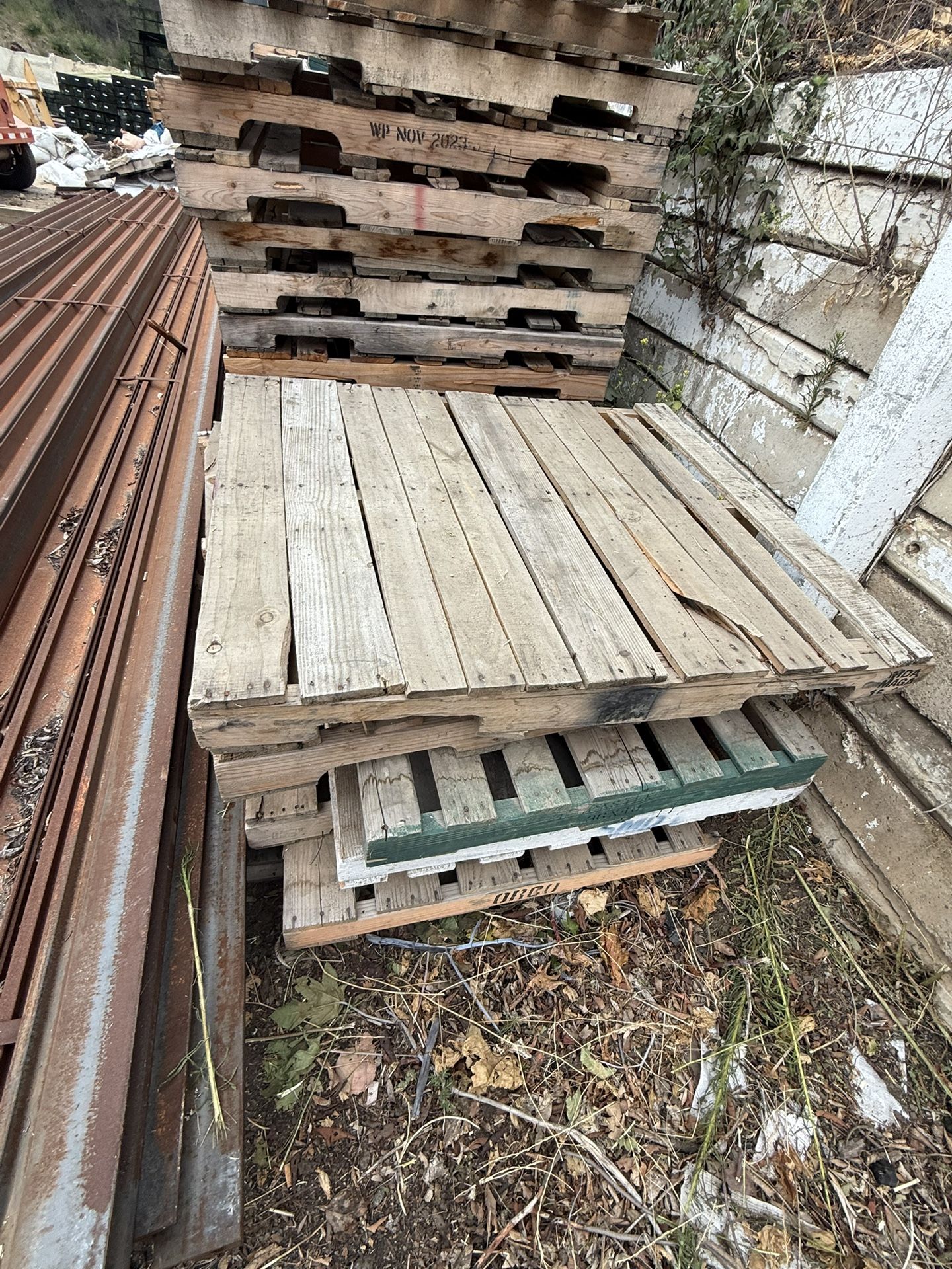 PALLETS IN MALIBU CA For Sale 