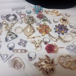 Brooch And Ring Lot 
