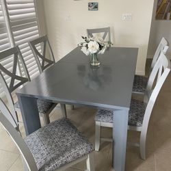 Beautiful Dining Table with 6 Chairs Solid Wood  Like New