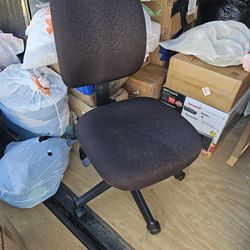 Office Chair heavy duty up to 400 lbs in Good condition