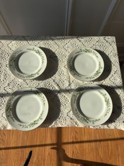 Set Of 4 Vintage Plates 