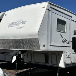 2005 Wanderer Wagons toy hauler