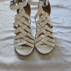 Beautiful White Heels! ❤️😍