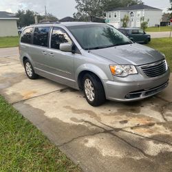 2014 Chrysler Town & Country Van