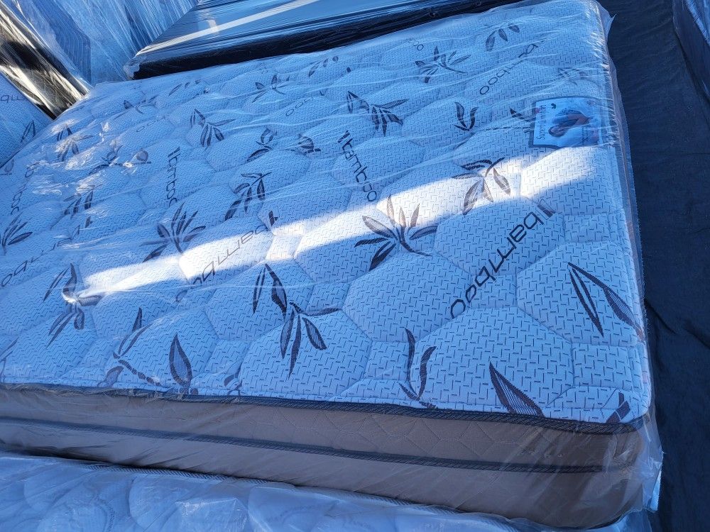 Brand New Queen Size Pillowtop Mattress Included Box Spring Free Delivery