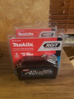 Makita Batteries 40 Volt  2) 4.0 Pieces 