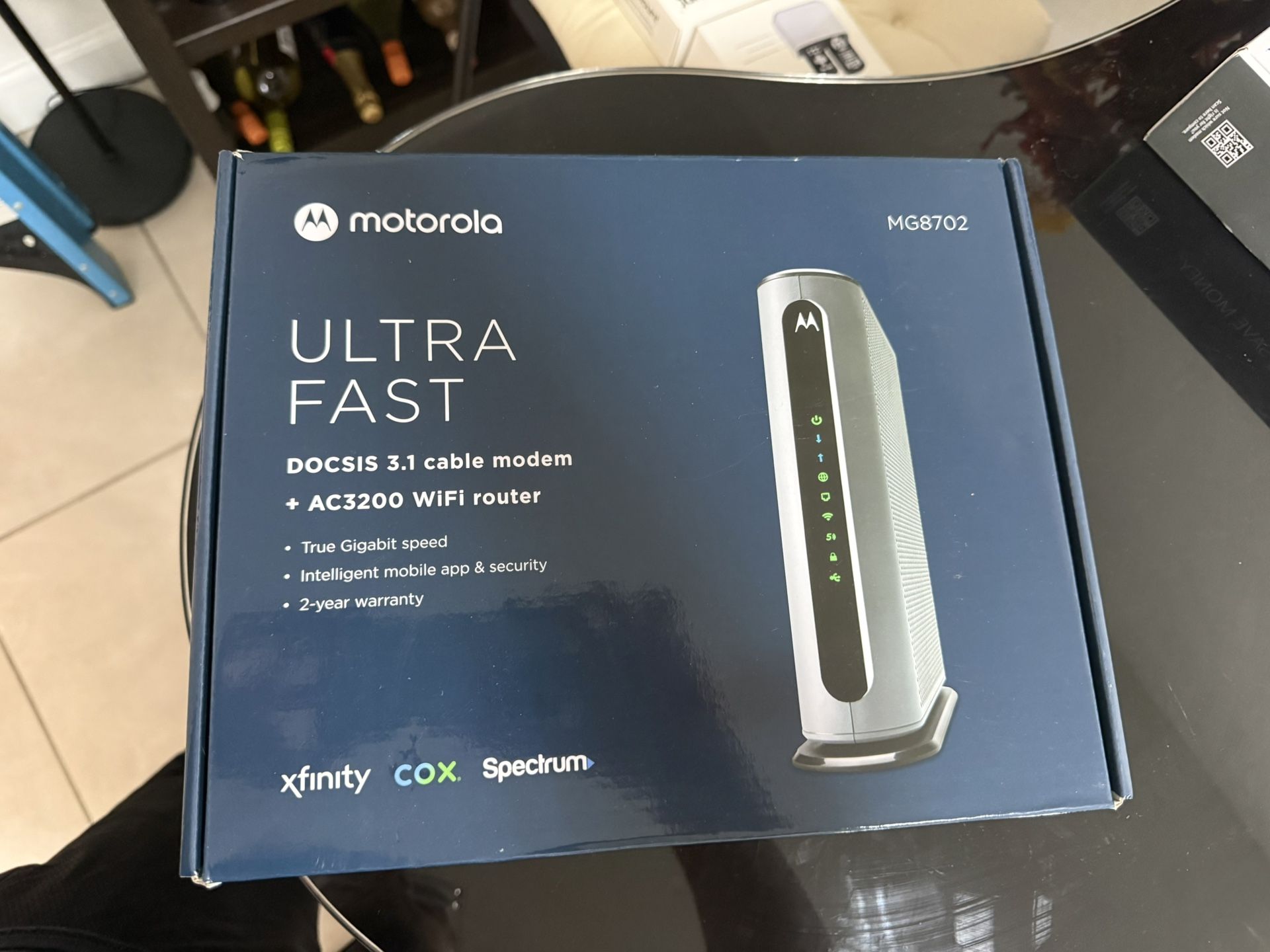 Motorola MG8702 | DOCSIS 3.1 Cable Modem + Wi-Fi Router (High Speed Combo) with Intelligent Power Boost | AC3200 Wi-Fi Speed | Approved for Comcast Xf