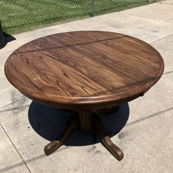 Beautiful 42” Round Solid Oak Dining Table