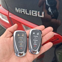 Car Keys And Remotes  / Llaves De Carro Y Controlles 