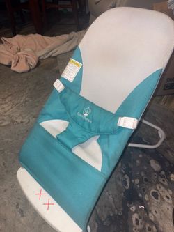 Baby Bouncer and bathtub
