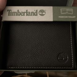 Timberland Men's Leather Wallet with Attached Flip Pocket