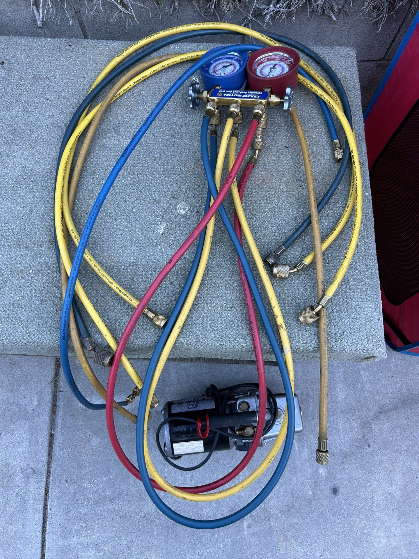 HVAC Yellow Jacket Manifold w/ Gauge
