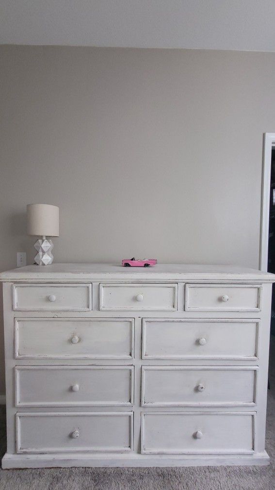 Chabby Chic Dresser & Night Stands