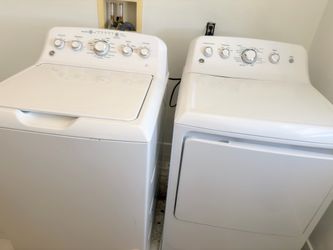 G E  Washer and gas dryer set