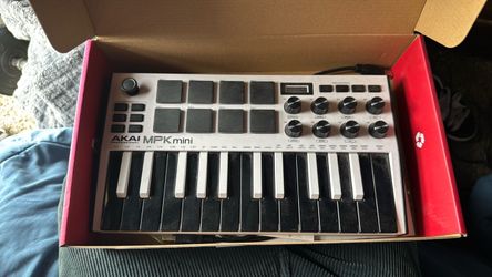 MIDI keyboard