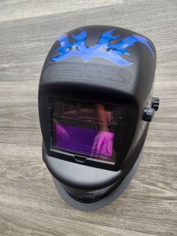 *** BRAND NEW- SELF DARKENING WELDING HELMET ***