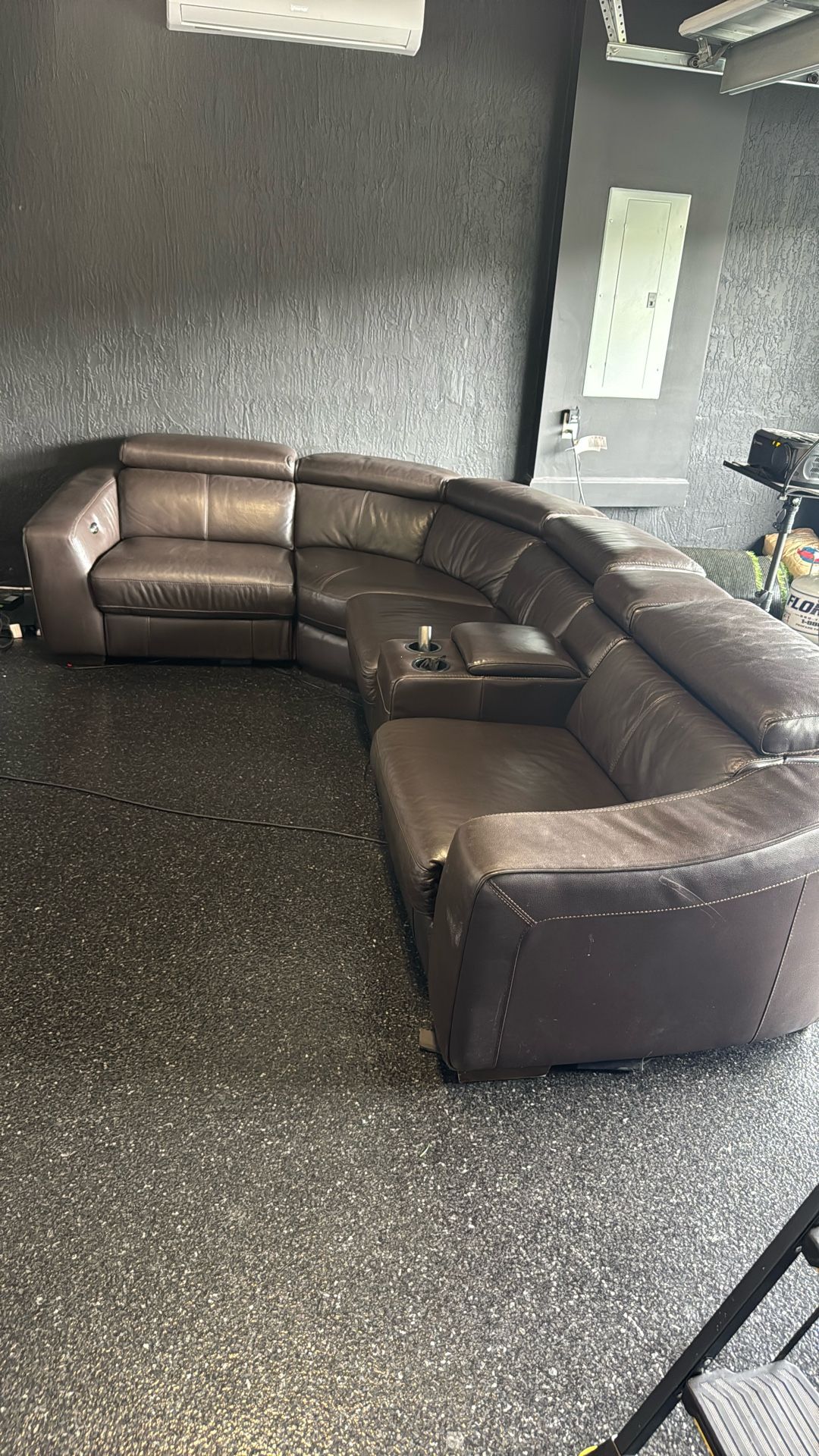  Sectional 