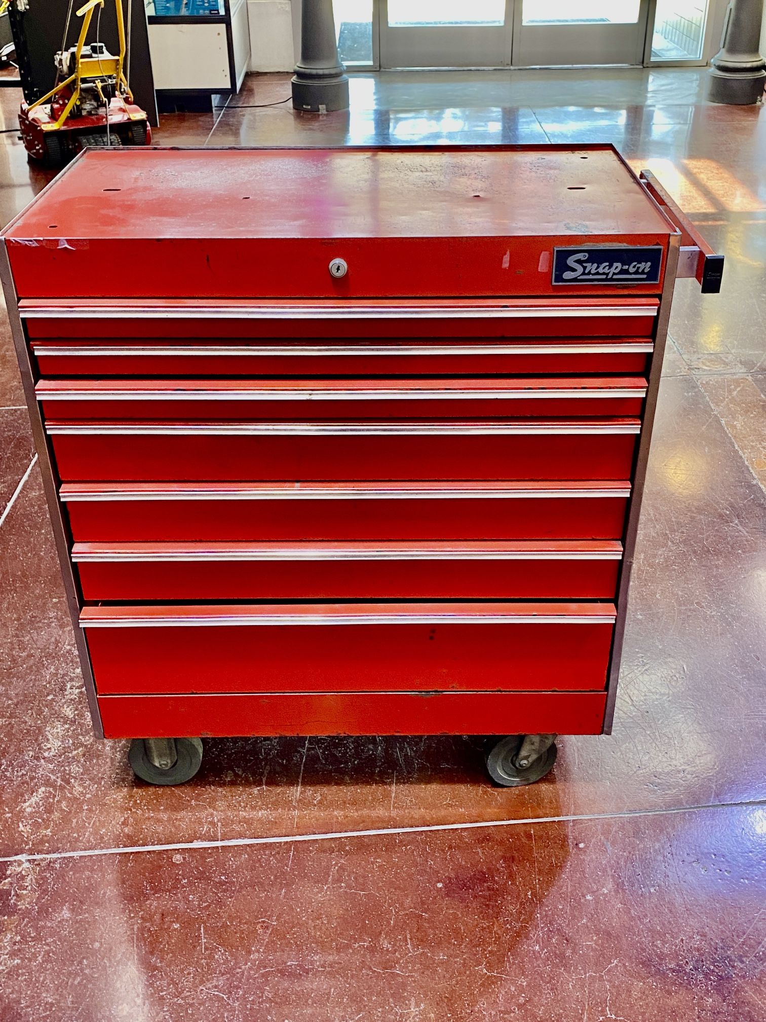 VINTAGE SNAP-ON TOOLS KR-557C RED BOTTOM TOOL BOX  