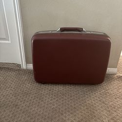 Vintage Red Samsonite Suitcase Luggage 17”x22”—great Condition