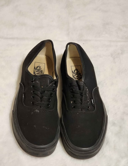 Vans shoes for men's size 9.5
