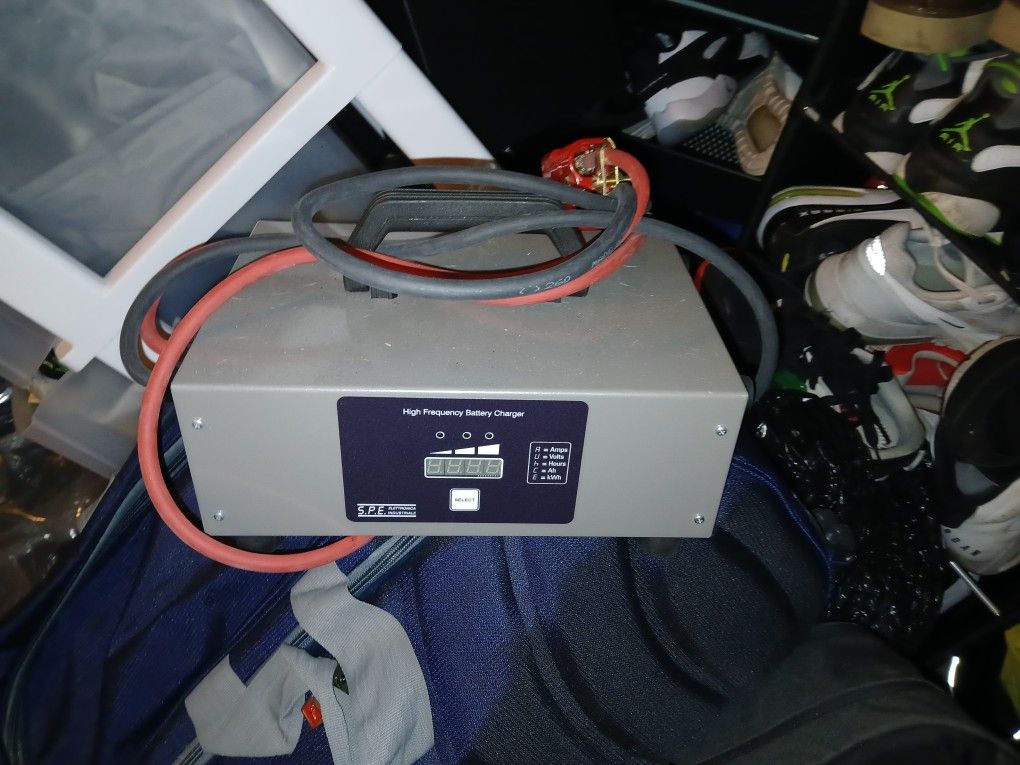 Electric Forklift/ Equipment Charger