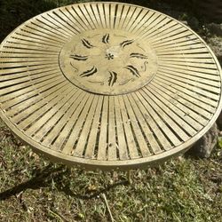 Vintage Metal Outdoor/inside Round Table 