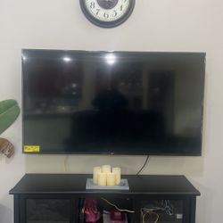 75 Inch New Just One Year Old QLED For 400