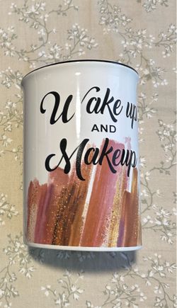 Make up container